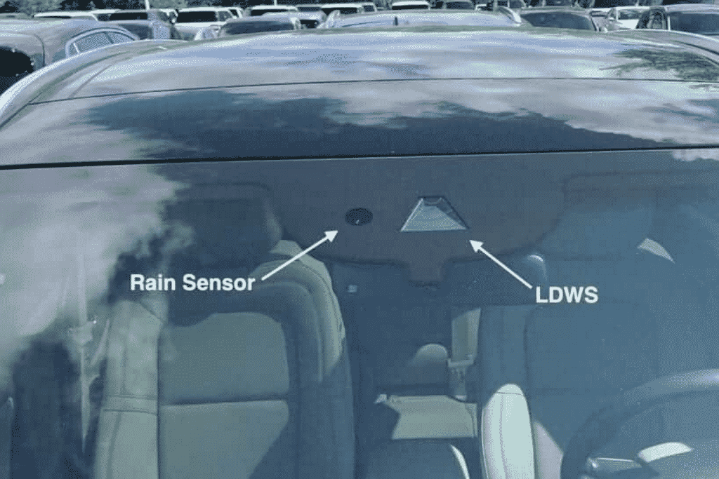 rain-sensor-in-windshield